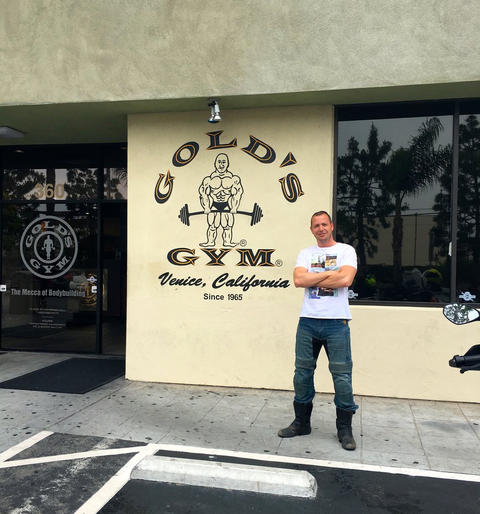 Gold's GYM