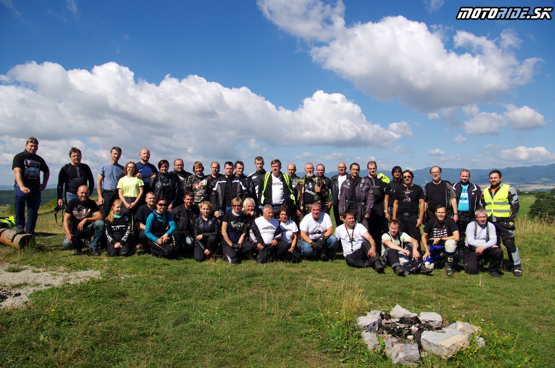 Spoločná foto na výjazde - 14. Stretnutie motoride-ákov 2017, Kláštor pod Znievom