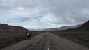M41 - Pamir highway. Plot napravo označuje čínske pohraničné pásmo