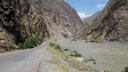 V Tadžikistane je asfalt v Afganistane len cestička zarezaná v skalách