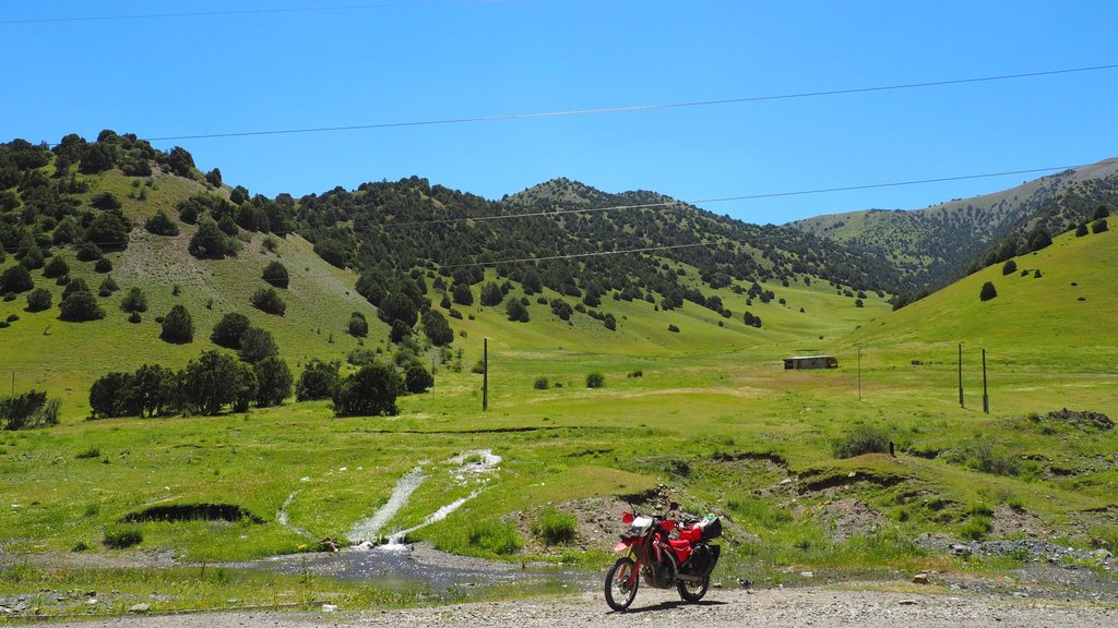 Tadžikistan. Konečne hory a zeleň