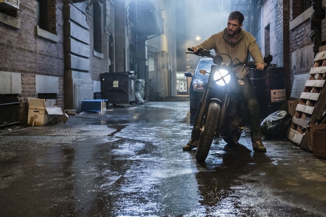 Tom Hardy na Ducati Scrambler Icon