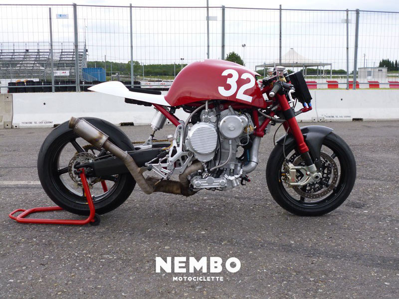NEMBO 32 - taliansky naháč s prevráteným motorom
