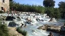 Prírodné kaskádové horúce jazierka - Terme Naturali Saturnia, Taliansko - Bod záujmu