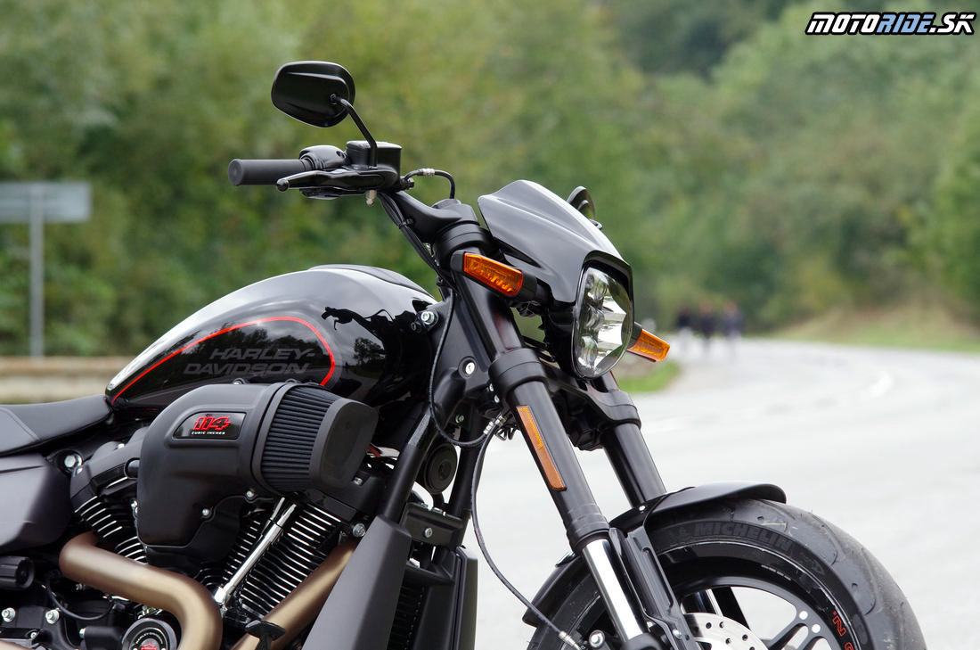 LED svetlomet a sanie ala dragster - Harley-Davidson FXDR 114 2019