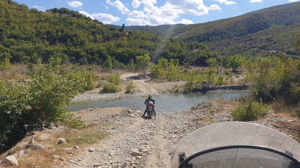 Cesta z Përmetu do Poliçanu 9 - brod cez rieku Vokopolës