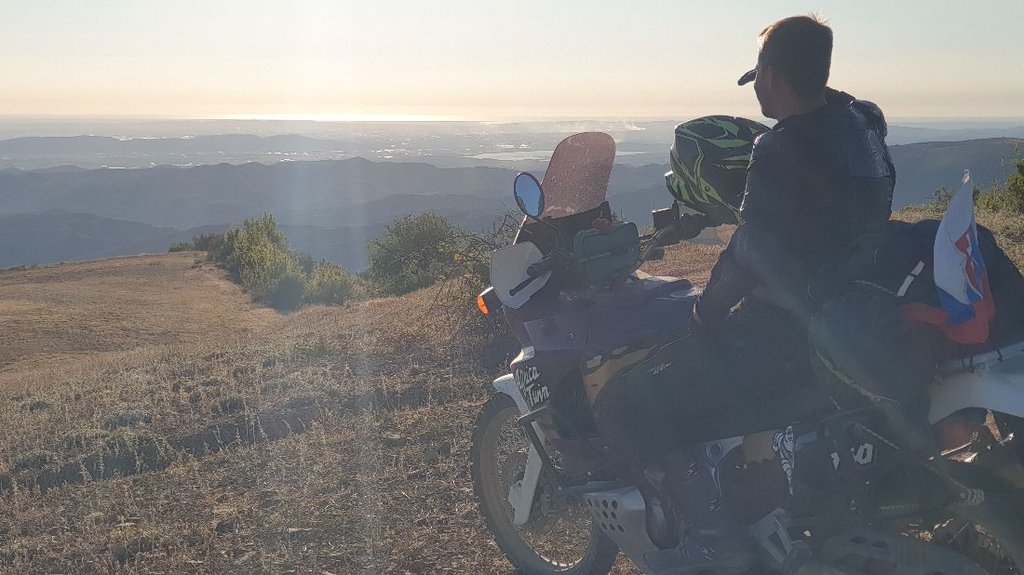 Pohorie Tomorrit, Albánsko 3 - v pozadí Jadranské more a Laguna e Karavastasë. Foto s morom proste mosí byť!