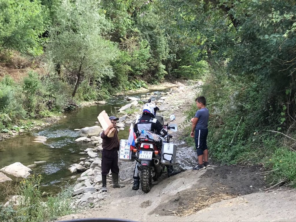 Cesta do Stërkanj, Albánsko 7 - pýtame sa na cestu