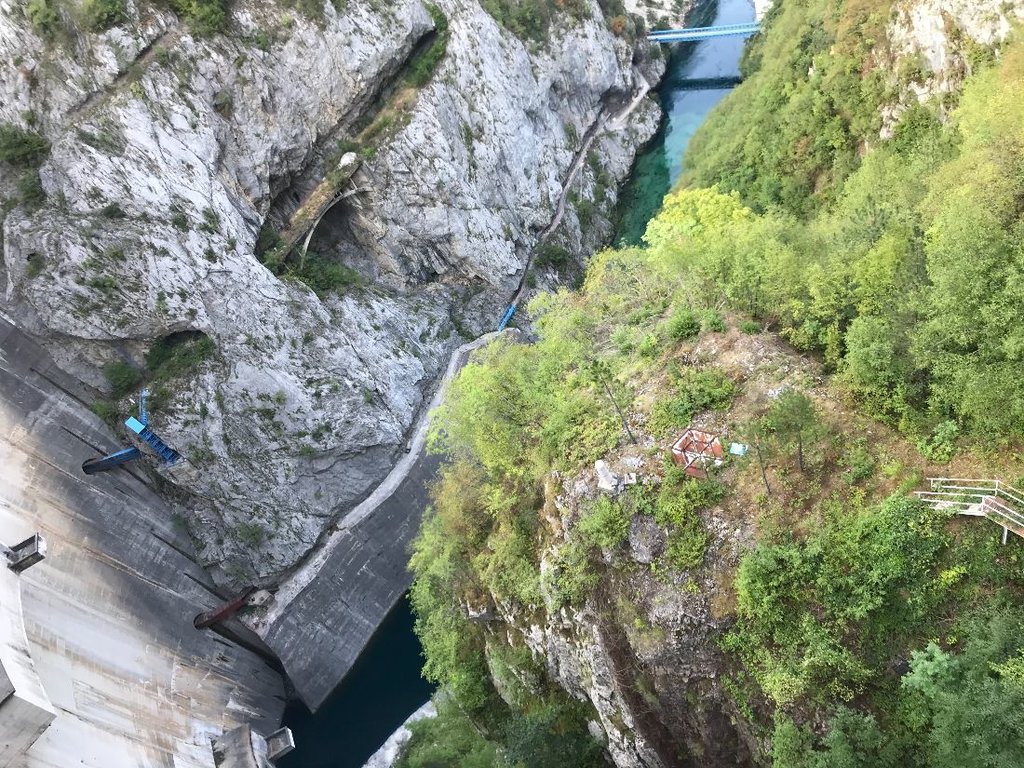 Pivsko jezero, Čierna Hora - priehrada 1