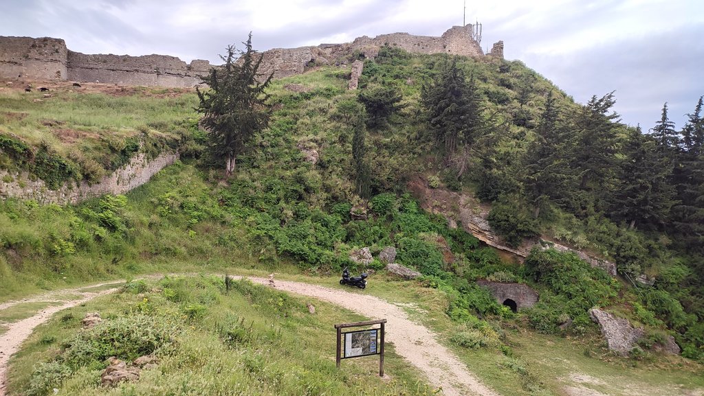 5.2.Hrad Kanine a bezplatné parkovanie.