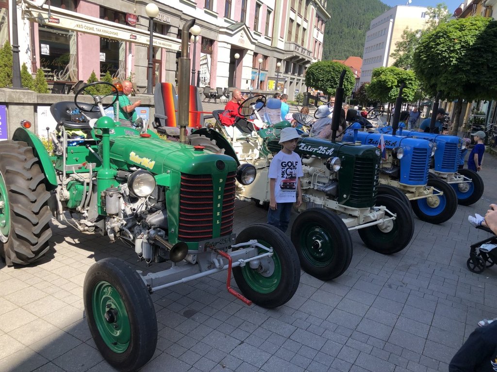 Traktory potešili najmenších.