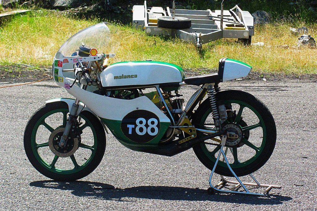 v týchto končinách exotická preteková talianska dvojvalcová Malanca 125