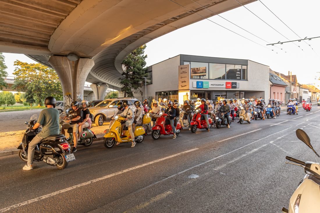 23.07.2025 18:59 - Viac ako 50 Vespistov prinieslo do ulíc Bratislavy ducha La Dolce Vita