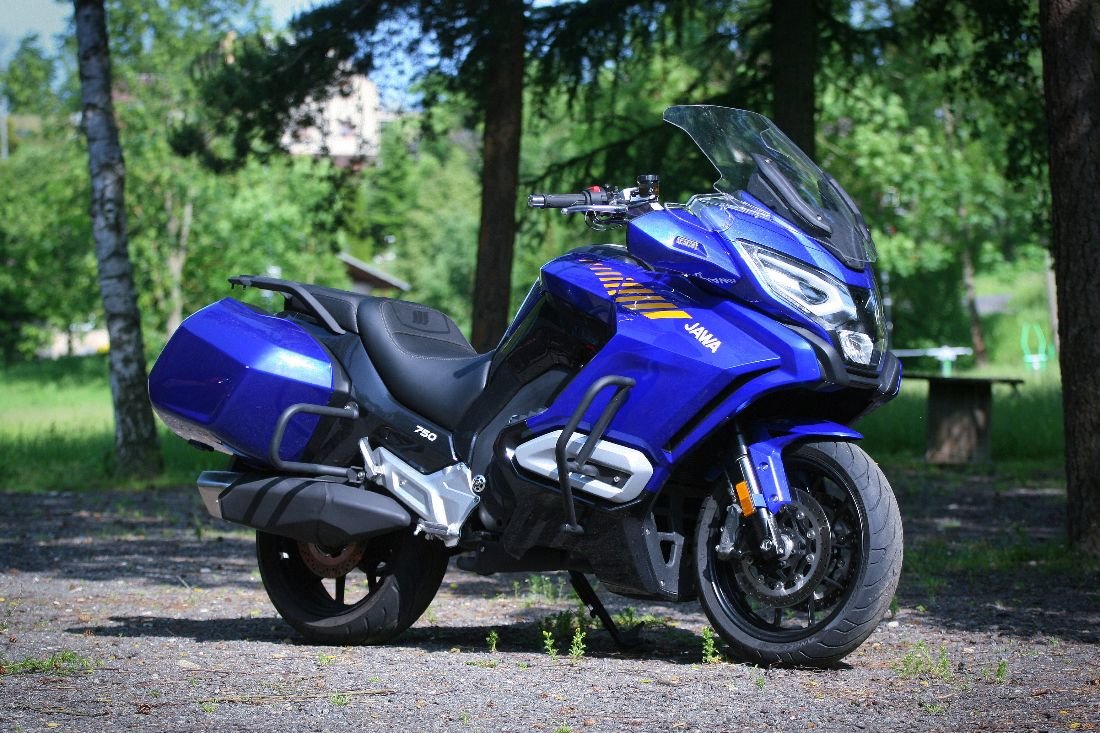 JD 750 by JAWA Touring 2025