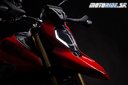 MY26 HYPERMOTARD V2 DETAILS  16  UC873935 Mid