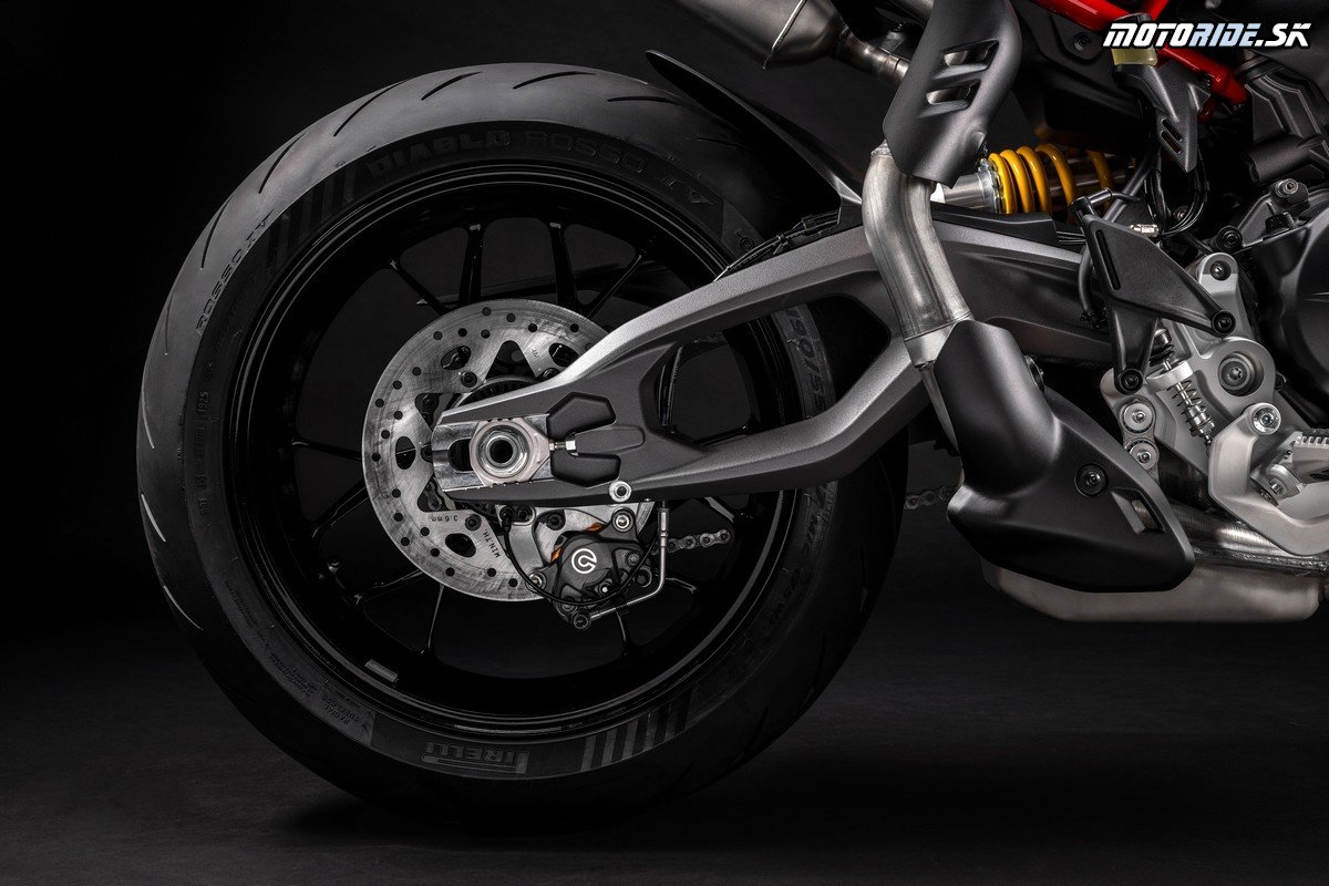 MY26 HYPERMOTARD V2 DETAILS  7  UC873928 Mid