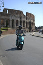 Vespa S a LX 125 a 150 s novou trojventilovou v uliciach Ríma