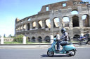 Vespa S a LX 125 a 150 s novou trojventilovou v uliciach Ríma