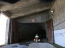 vstup do tunela spájajúci obe strany