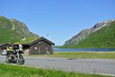 Nórsko 2015 - Domky so zarastenou strechou na ceste Nórskom proste nemôžu chýbať