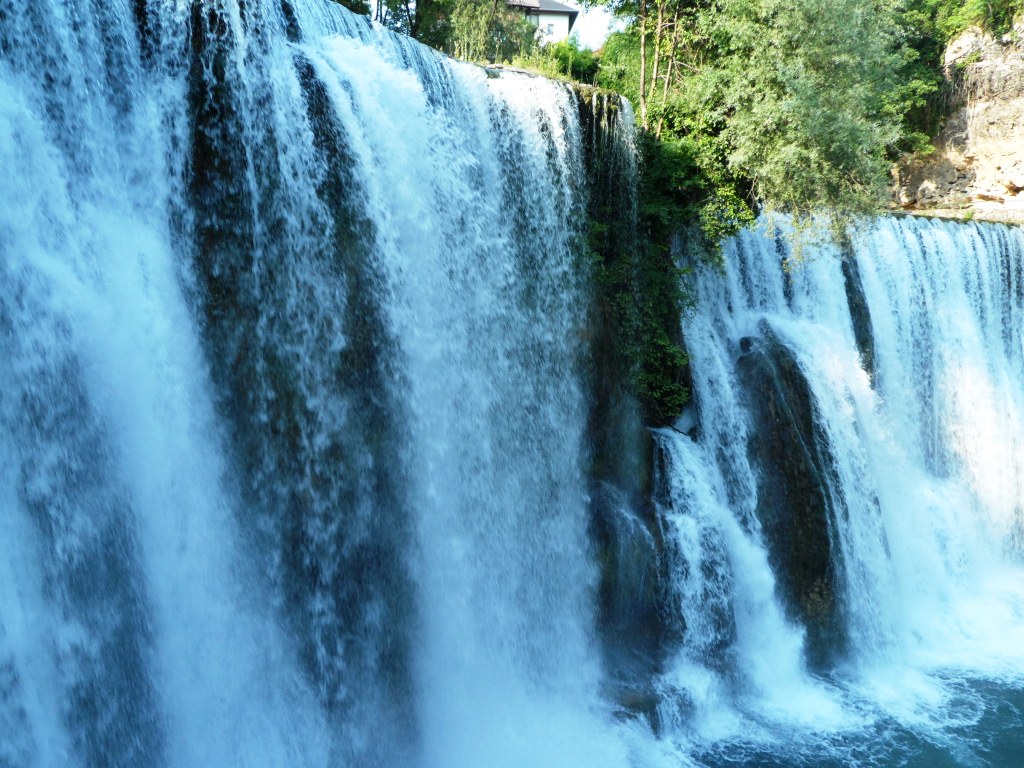 Bosna a Herzegovina - vodopád v Jajcoch
