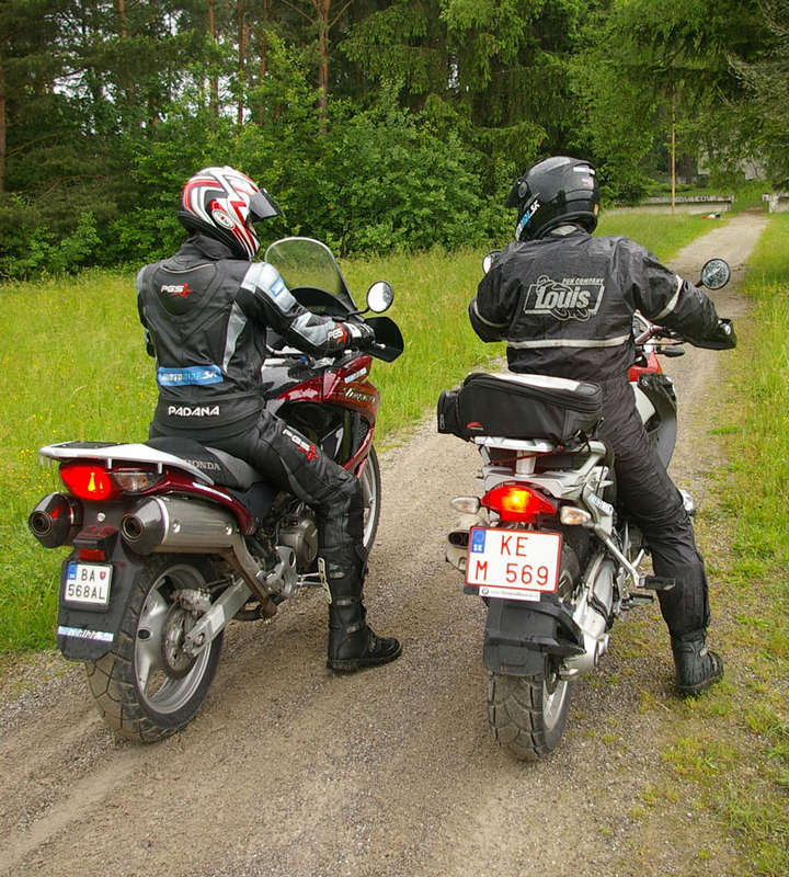 Honda XL 1000 Varadero a BMW R 1200 GS