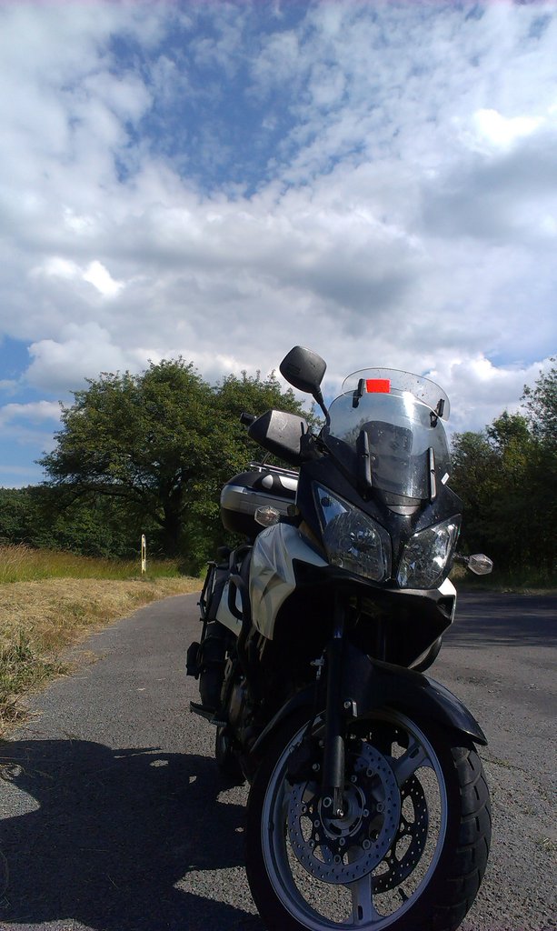 Čierno biele počarenie - Suzuki V-Strom 650 2010 