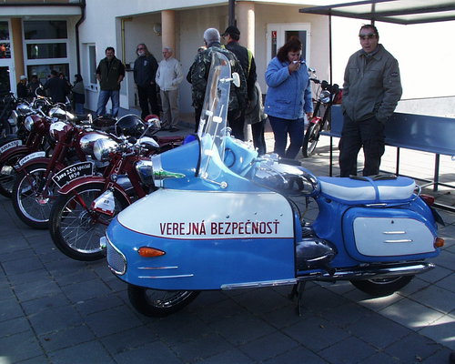  celokapotovaný policajný motocykel Jawa 350 prezývaný „Stíhačka“