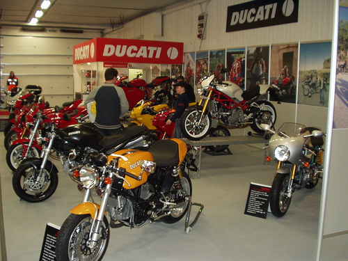  Ducati Sport 1000 a Paul Smart boli na rozdiel od Prahy na zemi