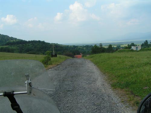  Cesta cez Rematu do Skleného a Kremnice - šotolina a starý asfalt