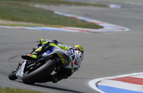  Rossi v Assene ukázal svojim súperom chrbát hneď v úvode pretekov