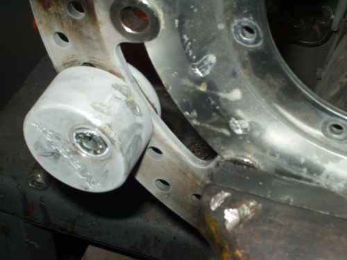  Kotúčový zámok sa ani nepohol, všetko naokolo bolo obúchané kladivom