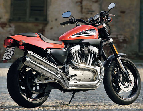  XR1200, cestná verzia úspešnej závodnej motorky XR750