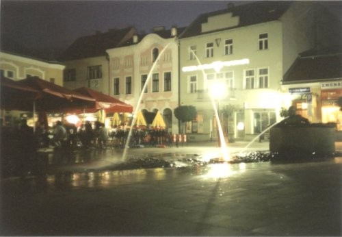  Nočné námestie v Trenčíne 