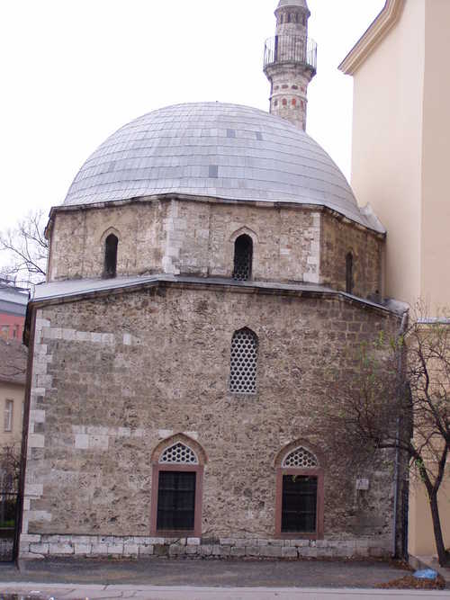  Zašitý najzachovalejší  chrám  moslimskej architektúry v Maďarsku - chrám, vlastne „chrámik“ pašu Hasana Jakovaliho
