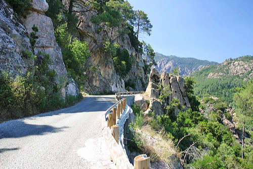  Stúpanie k priesmyku Col de Bavella, od východu