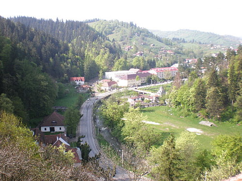  Z hradu bol pekný výhľad do doliny ktorou sme onedlho prechádzali