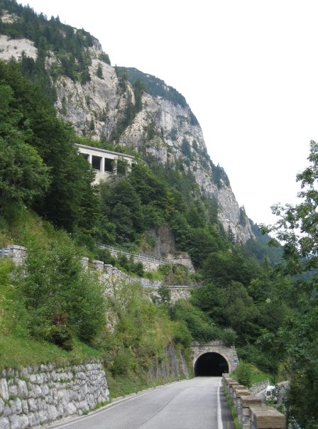  Serpentíny na taliansky spôsob – tunely vo vracákoch.