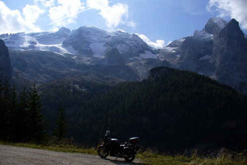  Passo di Fedáia a Marmolada – so starým vreckovým automatom sa zle fotí proti Slnku... a upravovať pomocou softvéru dáko neviem...