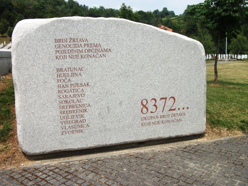  Počet obetí genocídy, na konci s troma bodkami, ktoré naznačujú, že toto číslo nie je konečné