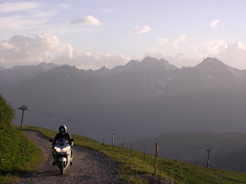  Endurovložka medzi Montaimont a Col de la Madeleine – deň sa kráti, ale stíhame