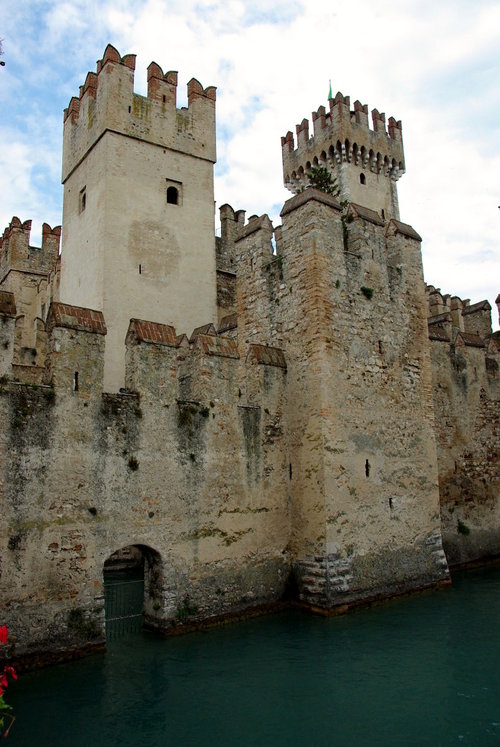  Sirmione, vodný hrad