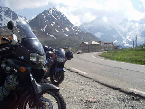  Sedlo Col du Lautaret, vpravo začína Col du Galibier