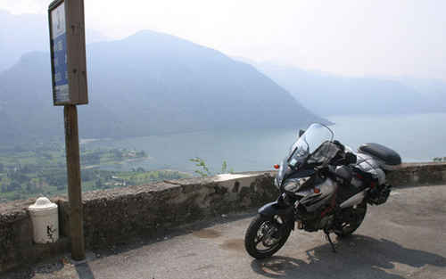  Prvé serpentíny cesty č. 669 nad Lago di Idro smerom na Passo Croce Domini